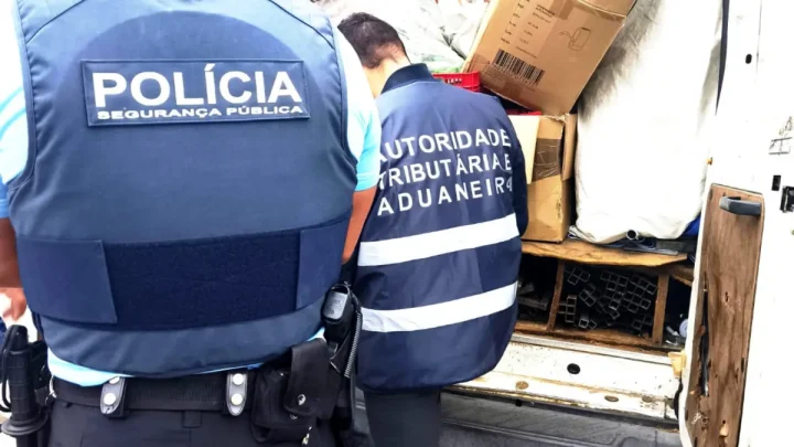 Operação da PSP trava venda de produtos contrafeitos na Feira de Espinho