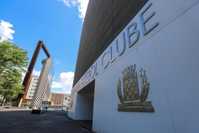 Mobilização de adeptos pode permitir reabertura do Estádio do Bessa já na segunda-feira