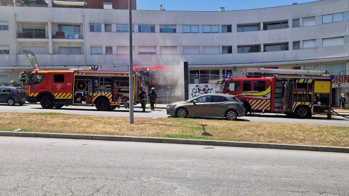 Armazém ilegal em loja chinesa agravou incêndio que destruiu quatro espaços em Leça do Balio