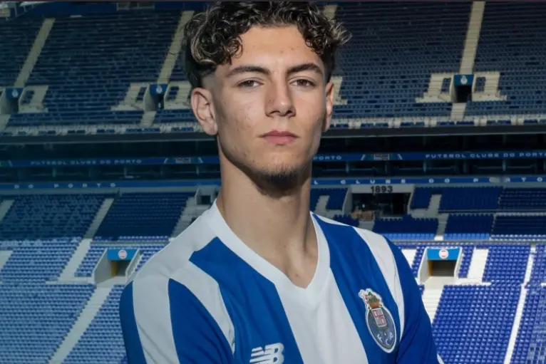 FC Porto assina contrato profissional com jovem promessa Matteo Ferreira