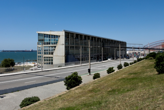 Porto: Demolição do Edifício Transparente continua sem calendário definido
