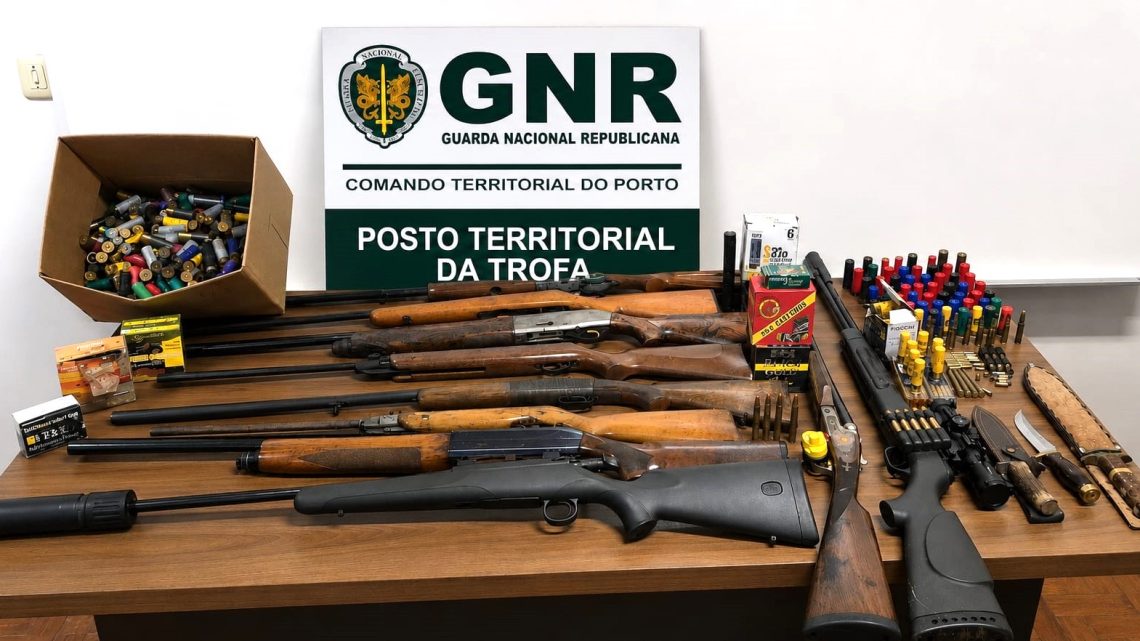GNR apreende 10 armas de fogo e mais de 800 munições em caso de violência doméstica na Trofa