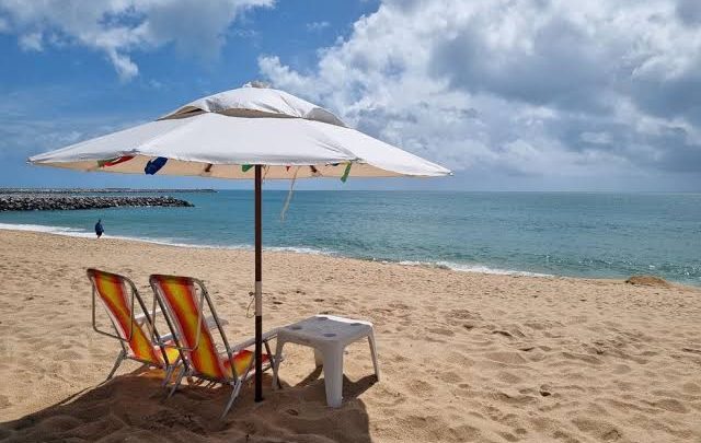 Calor intenso coloca 14 distritos sob aviso amarelo na segunda-feira e máximas podem atingir os 41 graus