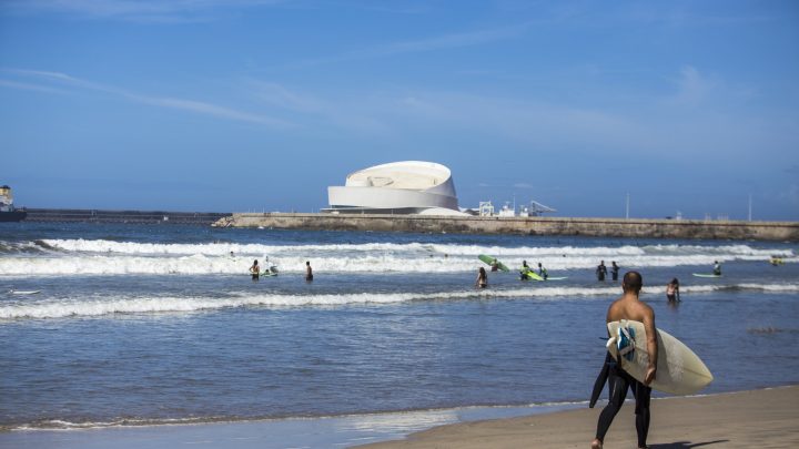 Contaminação da água leva a interdição de banhos em seis praias de Matosinhos