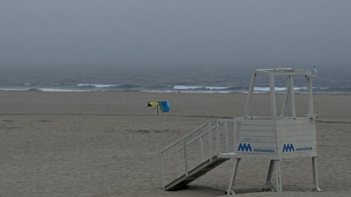 Banhos desaconselhados na praia de Matosinhos devido a contaminação microbiológica
