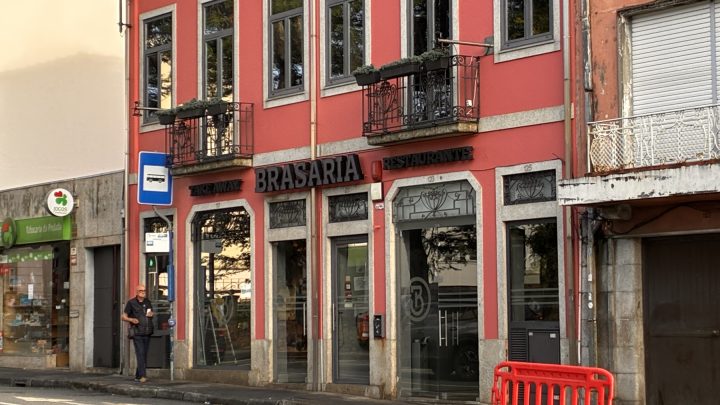 Homem fica gravemente ferido após ser esfaqueado em churrasqueira no Porto