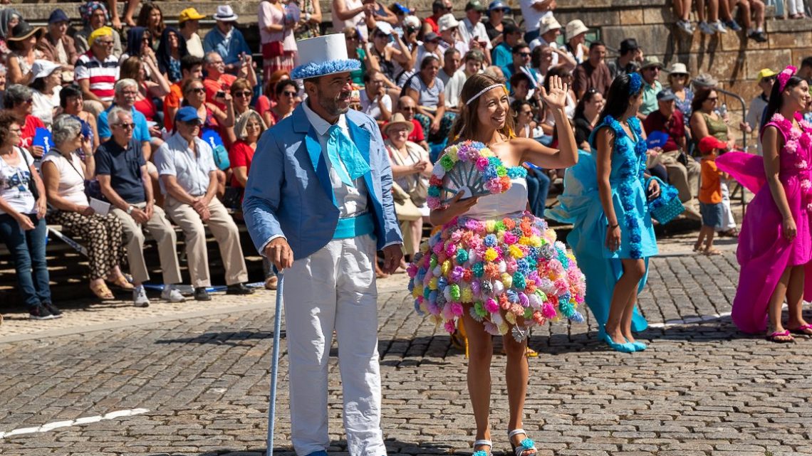 Foz do Douro no Porto volta a vestir-se de papel para o tradicional São Bartolomeu