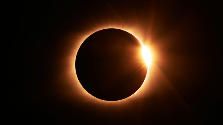 Espinho prepara observação do eclipse solar junto ao mar