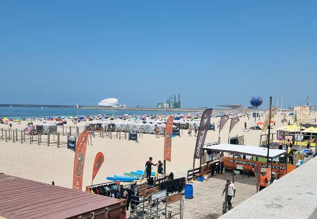 Praia de Matosinhos volta a estar própria para banhos após contaminação