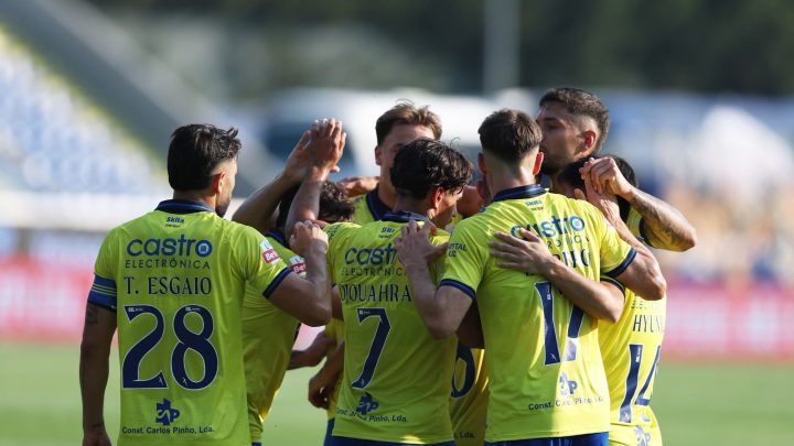 Arouca goleia Moreirense e chega à liderança antes da visita ao Dragão