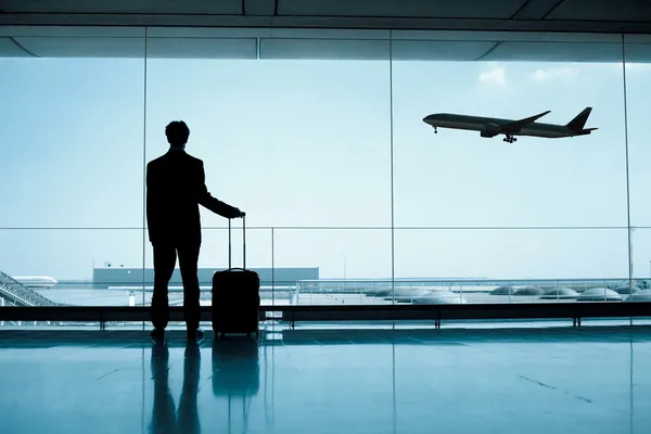 Homem detido no Aeroporto do Porto com três documentos croatas falsificados