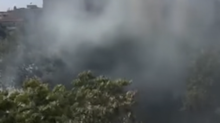 Incêndio em terreno baldio no centro de Gaia deixa moradores em alerta