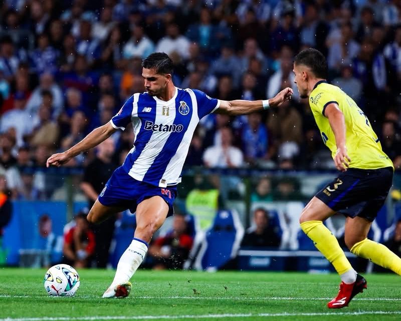 FC Porto vence Arouca e fica isolado na liderança da I Liga