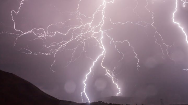 IPMA coloca Porto e outros 10 distritos sob aviso amarelo devido a chuva forte e trovoada