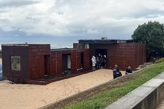 Incêndio destrói receção e arquivo do Bar Fuzelhas, em Leça da Palmeira