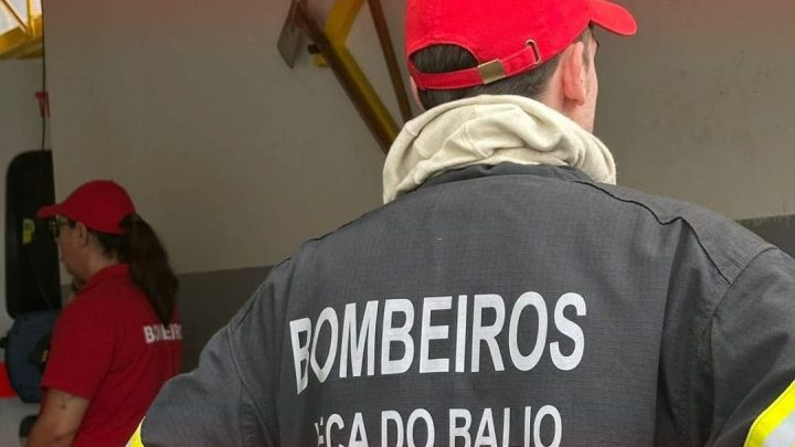 Fogo deflagra em restaurante de Leça do Balio e obriga à evacuação de prédio
