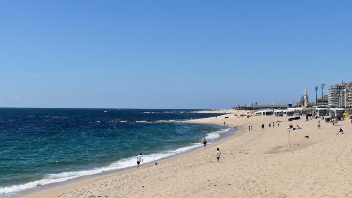 Póvoa de Varzim desaconselha banhos em três praias devido a contaminação da água