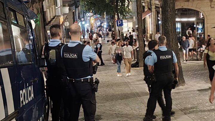 PSP detém dois suspeitos e apreende 170 doses de canábis na Baixa do Porto