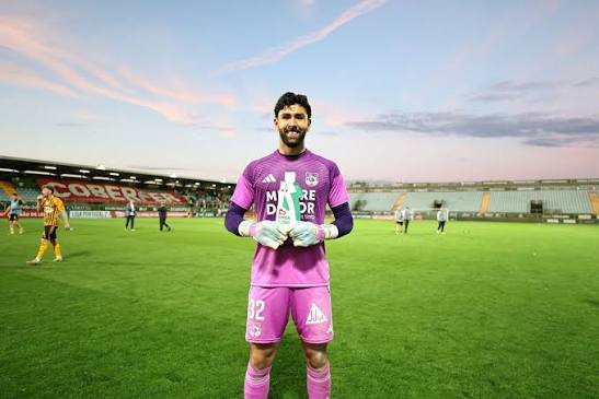 Vítor Hugo vai trocar Lourosa pelo Rio Ave por um milhão de euros