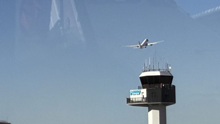 Fumo a bordo obriga avião a aterragem de emergência no Aeroporto do Porto
