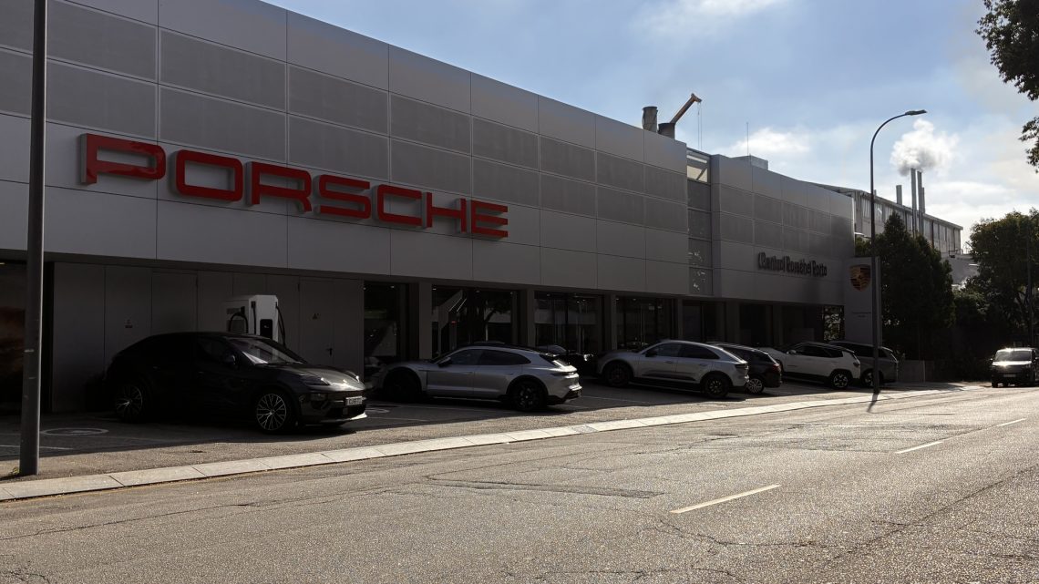 Incêndio no Centro Porsche do Porto destrói uma viatura e danifica outras três