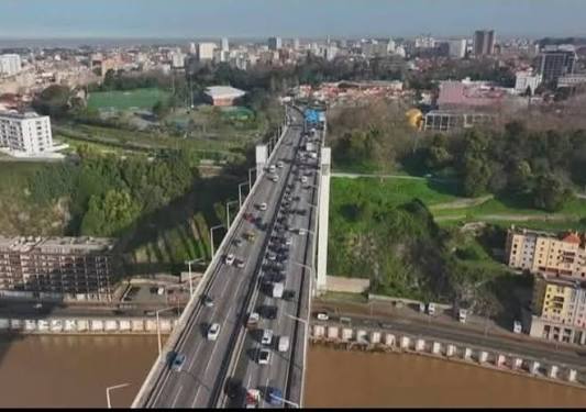 Pesados já estão proibidos na VCI: desvio de 60 km ameaça transportes e abastecimento no Porto