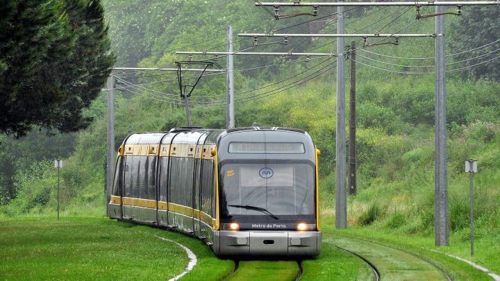 Calor aperta no Metro do Porto e deixa passageiros em carruagens sobreaquecidas