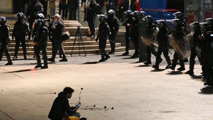 Porto: PSP usa taser na retirada de acampada pela habitação durante a madrugada