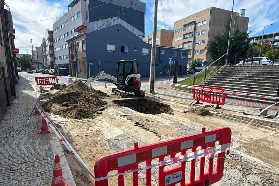Rutura de conduta em Águas Santas interrompe abastecimento de água em quatro freguesias da Maia