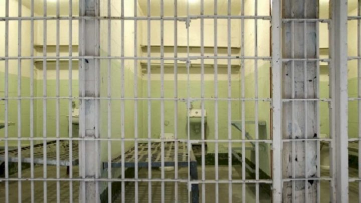 Técnicos dos serviços prisionais protestam no Porto contra valores do suplemento de risco