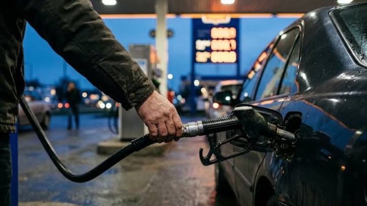 Gasolina fica oito cêntimos mais barata e gasóleo aumenta na segunda-feira