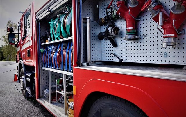 Incêndio em armazém de fábrica de calçado em Santa Maria da Feira mobiliza bombeiros