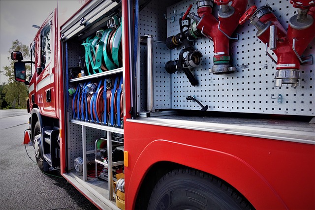 Incêndio em armazém de fábrica de calçado em Santa Maria da Feira mobiliza bombeiros