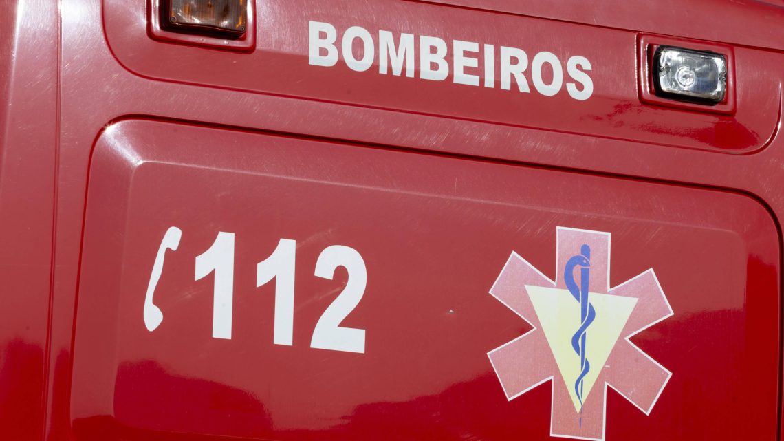 Sete feridos em atropelamento por táxi no Porto. Criança em estado grave