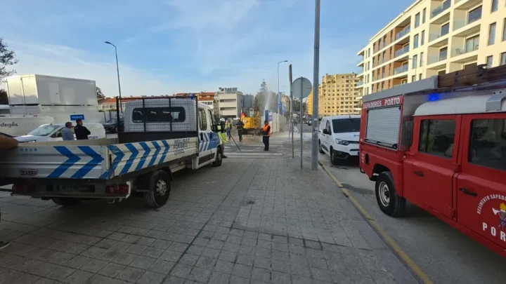 Fuga de gás em obra na Avenida do Conselho da Europa mobiliza bombeiros no Porto