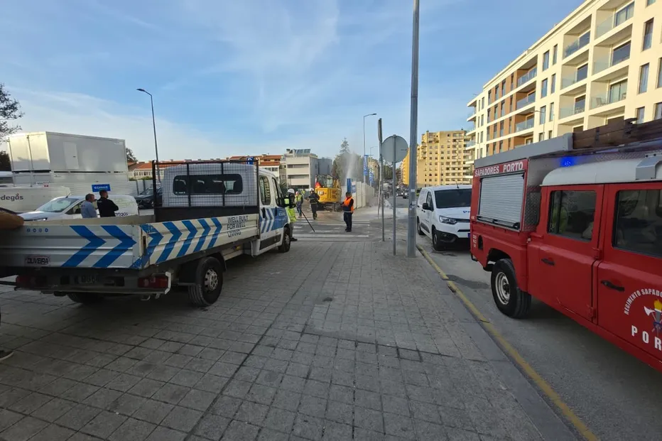 Fuga de gás em obra na Avenida do Conselho da Europa mobiliza bombeiros no Porto