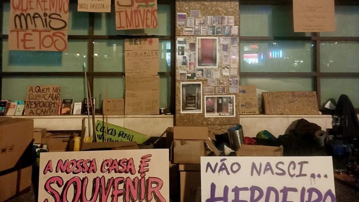 PSP permite permanência de manifestantes na Praça de D. João I, no Porto, mas proíbe tendas